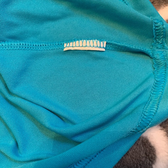 Under Armour Women’s Semi-Fitted Active Shirt - Picture 4 of 5